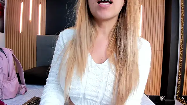 EvaaLovia1 online show from May 8, 1:26 pm