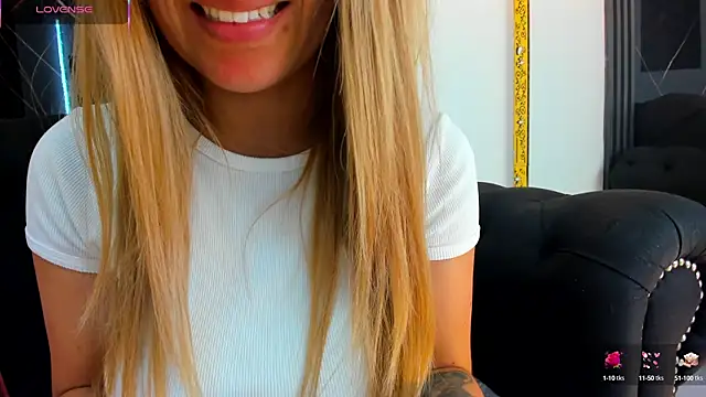Snapshot of EvaaLovia1 chatting on October 6, 1:56 pm EvaaLovia1 online show from October 6, 1:56 pm