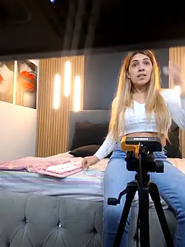 EvaaLovia1 online show from February 21, 1:35 pm