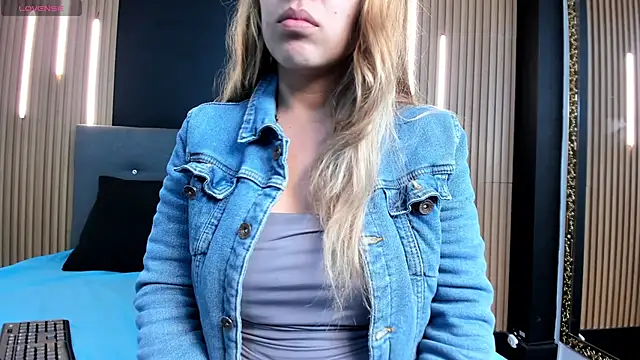 EvaaLovia1 online show from April 8, 1:34 pm