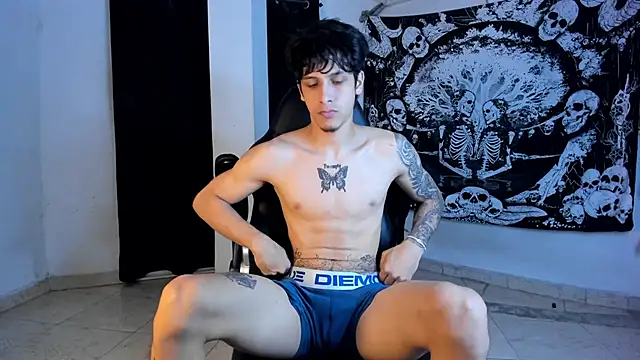 Snakebutterfly online show from February 23, 7:09 am