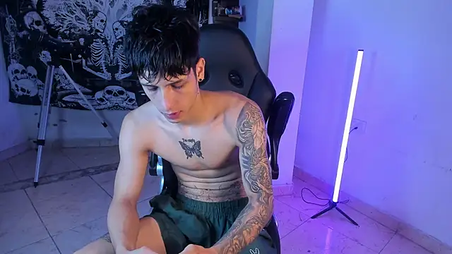 Snakebutterfly online show from January 6, 4:27 am