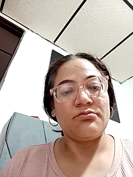 Snapshot of skarleth001 chatting on September 21, 4:39 am skarleth001 online show from September 21, 4:39 am