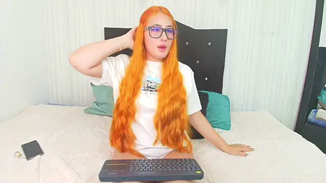 Snapshot of alice_dakota chatting on February 7, 2:40 am alice dakota online show from February 7, 2:40 am