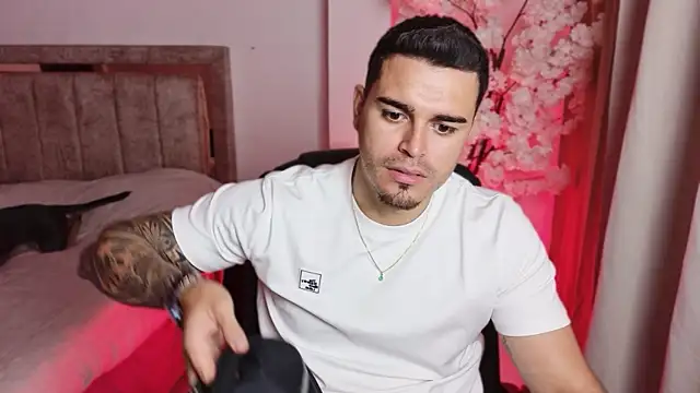 Axel Big cock online show from August 1, 1:25 am
