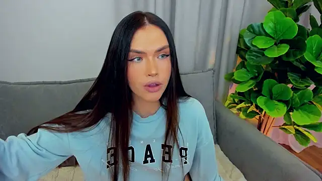 Snapshot of sexyangeloux chatting on November 2, 10:15 pm sexyangeloux online show from November 2, 10:15 pm