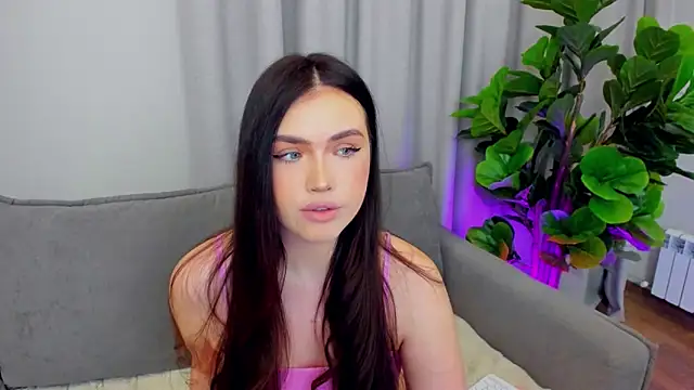 sexyangeloux online show from April 8, 9:05 pm