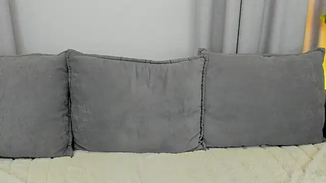 Snapshot of sexyangeloux chatting on February 25, 11:37 pm sexyangeloux online show from February 25, 11:37 pm