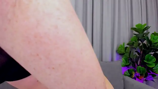 Snapshot of sexyangeloux chatting on March 2, 8:46 pm sexyangeloux online show from March 2, 8:46 pm