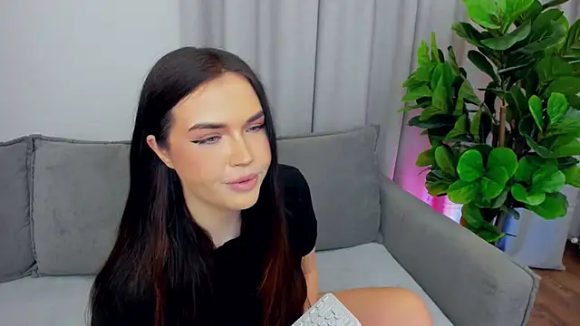 Snapshot of sexyangeloux chatting on May 27, 9:00 pm sexyangeloux online show from May 27, 9:00 pm