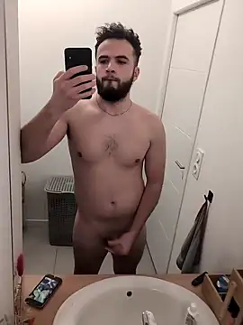 Snapshot of pedrolitoo1203 chatting on February 2, 3:49 pm pedrolitoo1203 online show from February 2, 3:49 pm