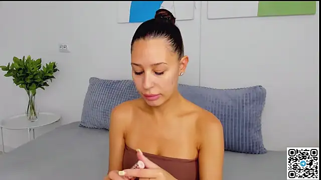 SelenaRousey online show from August 2, 7:07 am