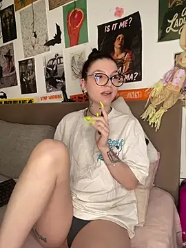 MoonAgnes online show from July 7, 6:47 am