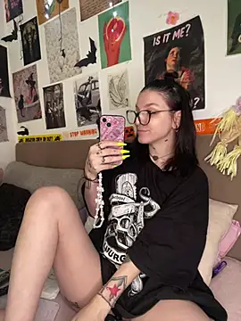MoonAgnes online show from July 8, 4:35 am