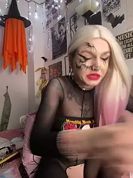 MoonAgnes online show from May 8, 5:28 pm