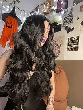 MoonAgnes online show from April 20, 3:02 pm