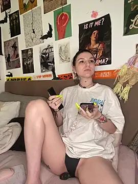 MoonAgnes online show from July 7, 5:43 am
