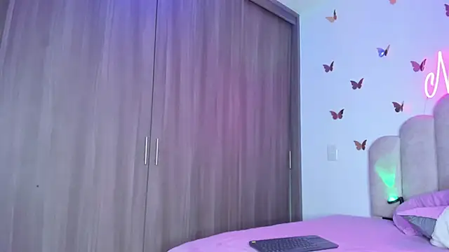 Snapshot of NaomiAsha chatting on September 14, 11:21 am NaomiAsha online show from September 14, 11:21 am
