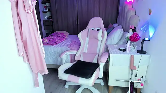 NaomiAsha online show from January 9, 11:33 pm