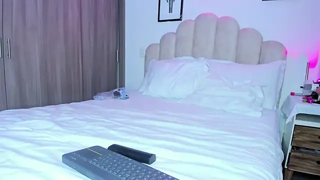 NaomiAsha online show from March 13, 8:25 pm