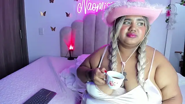 Snapshot of NaomiAsha chatting on October 2, 11:24 am NaomiAsha online show from October 2, 11:24 am