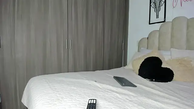 NaomiAsha online show from March 22, 8:32 pm