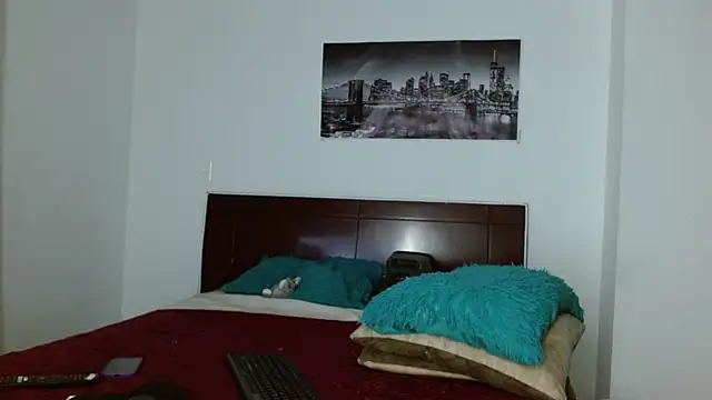 Snapshot of chicafitcaliente chatting on October 31, 2:19 am chicafitcaliente online show from October 31, 2:19 am