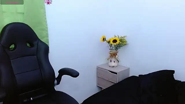 AlexandraJones  online show from October 20, 9:37 pm