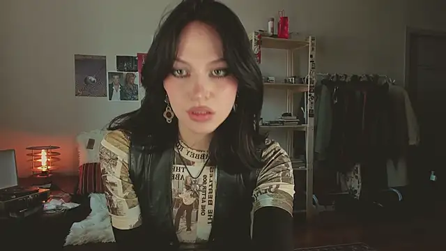 Niky  Jess online show from April 12, 1:36 pm