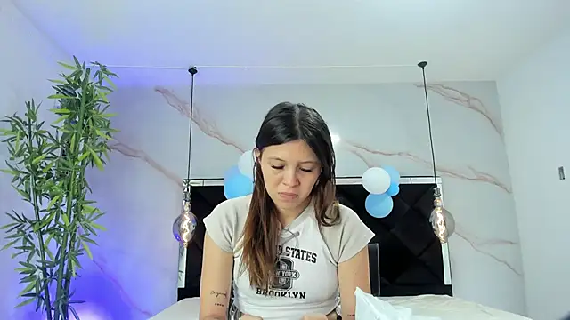 Snapshot of AngelaaCute_ chatting on October 3, 12:17 pm AngelaaCute online show from October 3, 12:17 pm