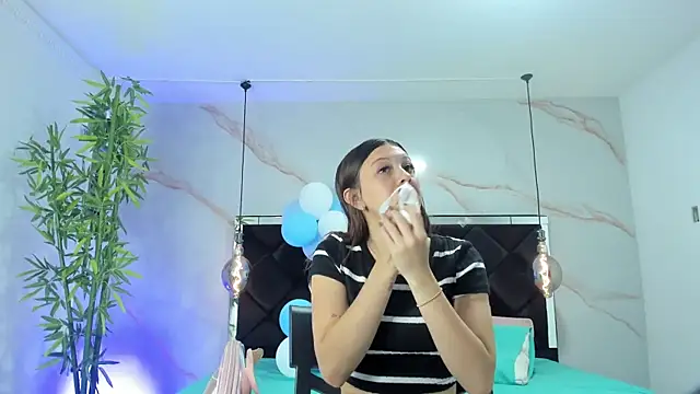 Snapshot of AngelaaCute_ chatting on October 1, 12:09 pm AngelaaCute online show from October 1, 12:09 pm
