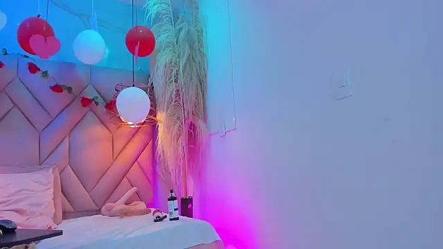 Snapshot of AngelaaCute_ chatting on February 18, 3:31 pm AngelaaCute online show from February 18, 3:31 pm