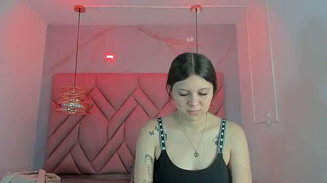 Snapshot of AngelaaCute_ chatting on May 23, 6:18 pm AngelaaCute online show from May 23, 6:18 pm