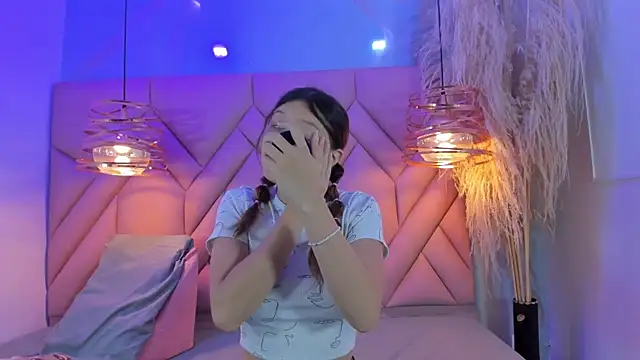 Snapshot of AngelaaCute_ chatting on March 19, 12:12 pm AngelaaCute online show from March 19, 12:12 pm