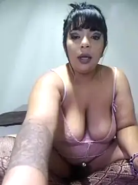 Snapshot of indianstormxo_ chatting on June 4, 3:49 pm indianstormxo online show from June 4, 3:49 pm