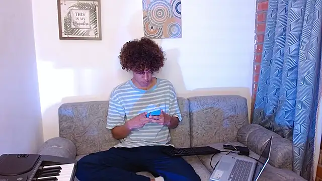 Snapshot of nickolas_moon chatting on January 16, 3:34 am nickolas moon online show from January 16, 3:34 am