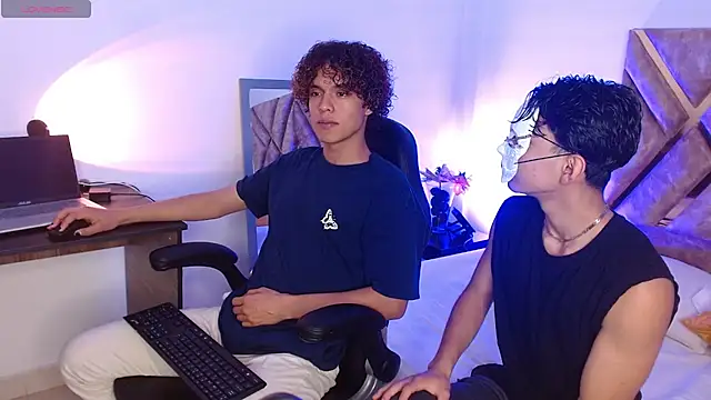 Snapshot of nickolas_moon chatting on March 8, 6:05 pm nickolas moon online show from March 8, 6:05 pm