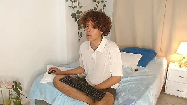 Snapshot of nickolas_moon chatting on February 4, 7:33 pm nickolas moon online show from February 4, 7:33 pm