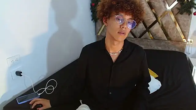 Snapshot of nickolas_moon chatting on December 18, 6:57 pm nickolas moon online show from December 18, 6:57 pm