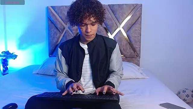 Snapshot of nickolas_moon chatting on March 5, 5:39 pm nickolas moon online show from March 5, 5:39 pm