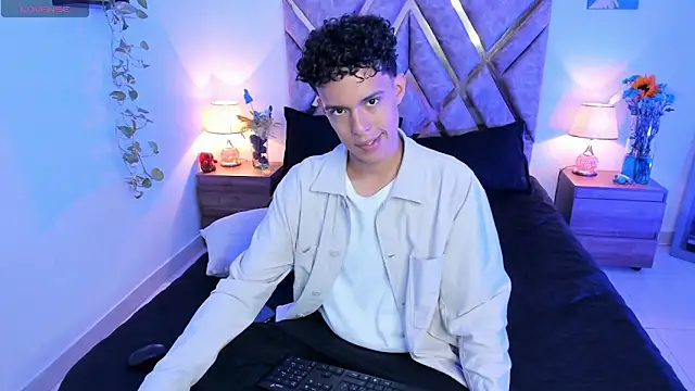 Snapshot of nickolas_moon chatting on September 25, 2:12 pm nickolas moon online show from September 25, 2:12 pm