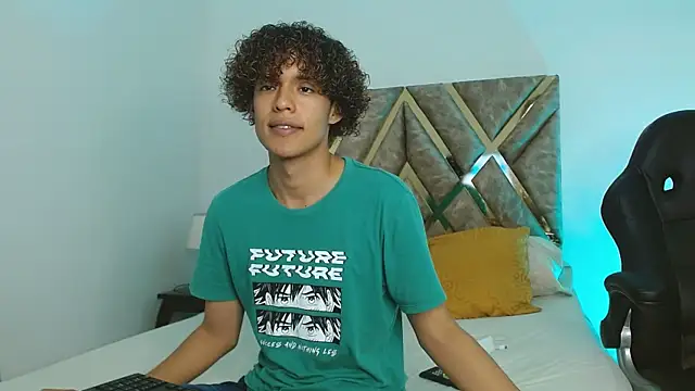 Snapshot of nickolas_moon chatting on January 8, 3:07 pm nickolas moon online show from January 8, 3:07 pm