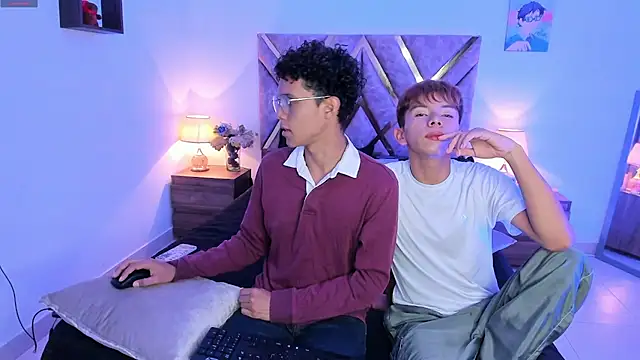 Snapshot of nickolas_moon chatting on November 7, 1:21 am nickolas moon online show from November 7, 1:21 am