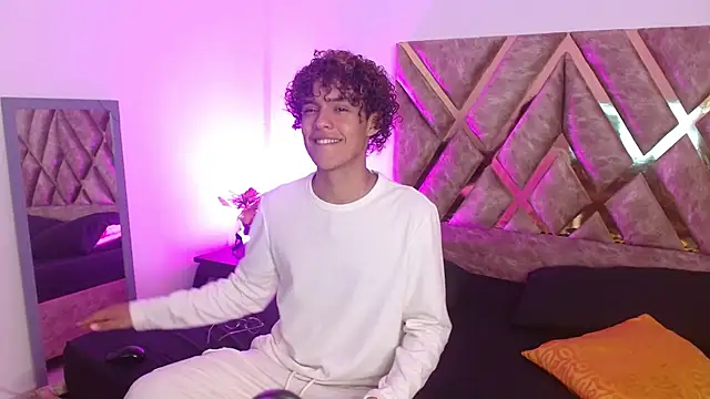 Snapshot of nickolas_moon chatting on March 19, 7:49 pm nickolas moon online show from March 19, 7:49 pm