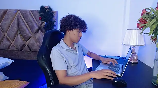 Snapshot of nickolas_moon chatting on December 30, 8:36 pm nickolas moon online show from December 30, 8:36 pm