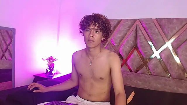 Snapshot of nickolas_moon chatting on March 19, 10:53 pm nickolas moon online show from March 19, 10:53 pm