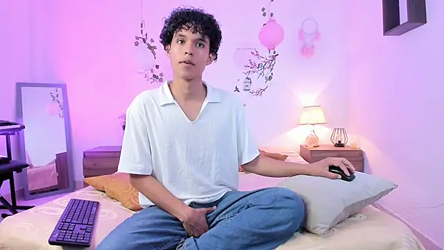 Snapshot of nickolas_moon chatting on July 19, 6:04 pm nickolas moon online show from July 19, 6:04 pm