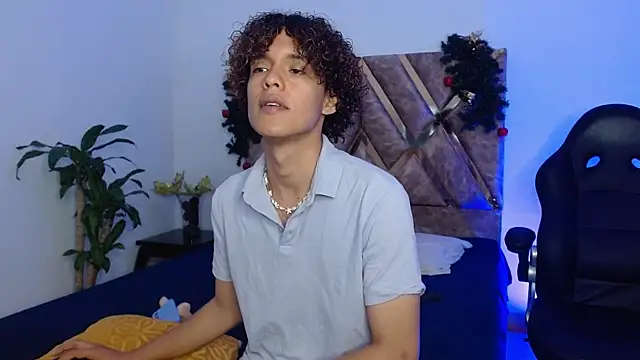 Snapshot of nickolas_moon chatting on December 30, 5:34 pm nickolas moon online show from December 30, 5:34 pm