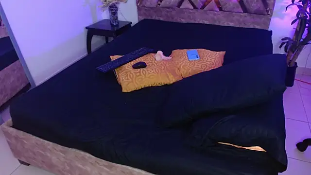 Snapshot of nickolas_moon chatting on February 1, 5:47 pm nickolas moon online show from February 1, 5:47 pm