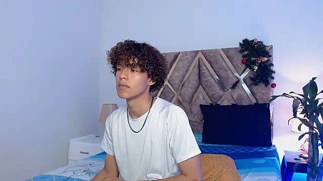 Snapshot of nickolas_moon chatting on December 26, 3:42 pm nickolas moon online show from December 26, 3:42 pm